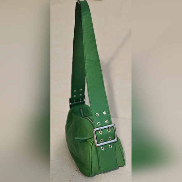 Free People Arm Candy Bag Cut Grass Shoulder Bag Color Green NWT - Picture 3 of 16